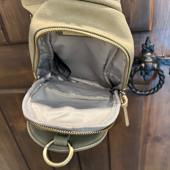 Anthropologie Urban Originals Slingbag. - Picture 5 of 9